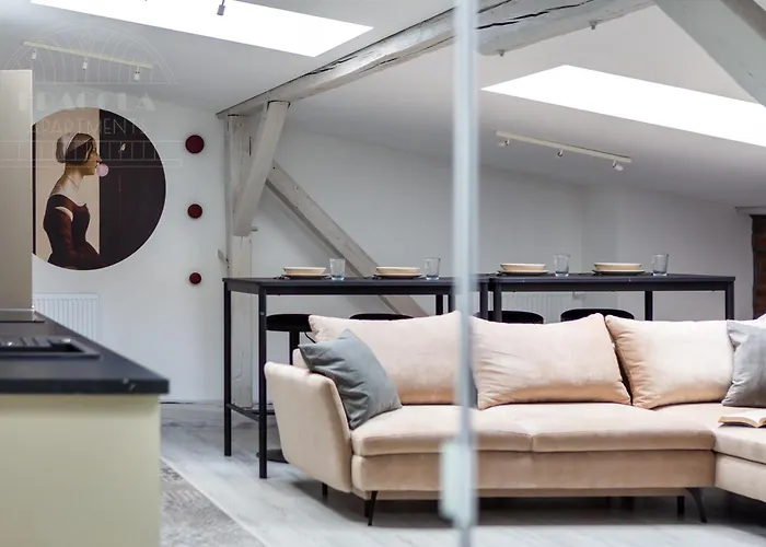 Blue Blood - Spacious 11-Guest Riverside Stay By Fragola Apartments